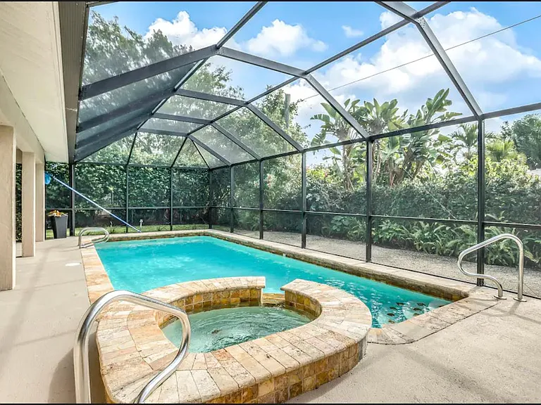 1228 Lastrada Ln — Photo 2