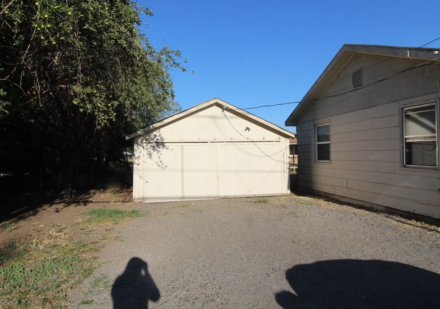 1130 Homedale Rd — Photo 2