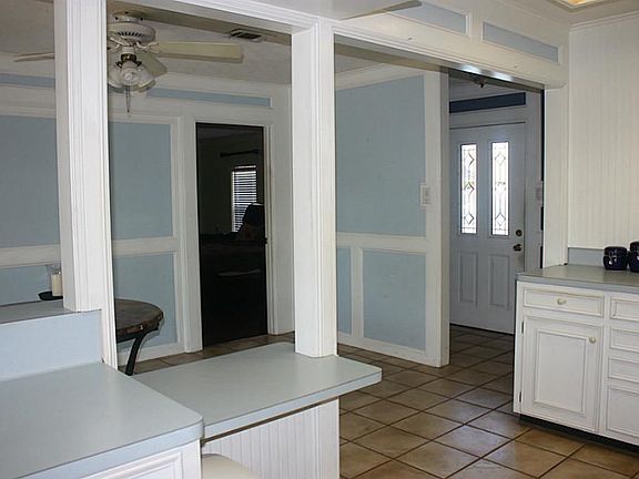 5th image of 814 Peggy St