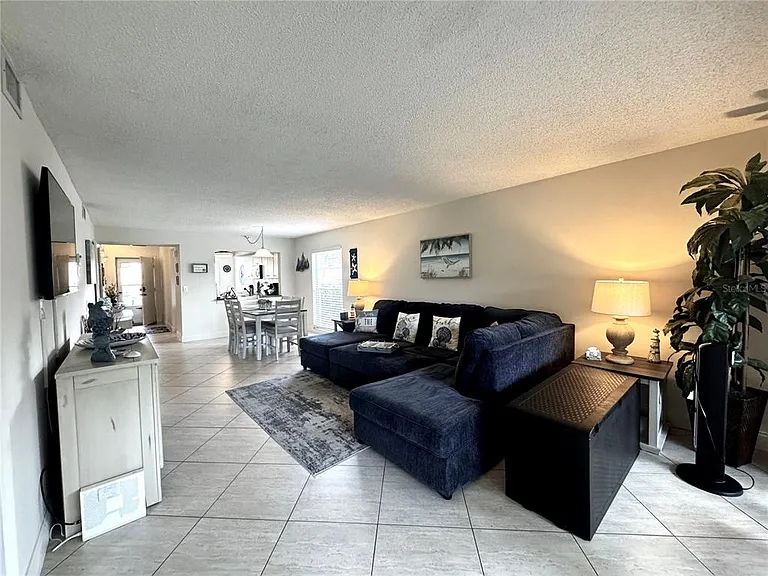 4377 Longmeadow #7 — Photo 4