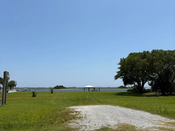 116 John L Hurst Drive, Swansboro, NC 28584