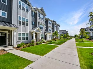 2129 Yellowstone Blvd, Mundelein, IL 60060