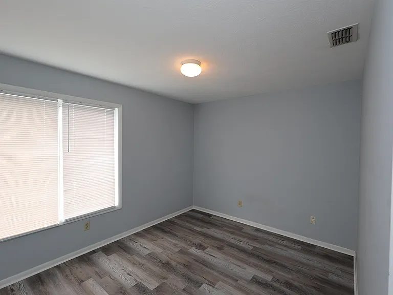48 South Ave — Photo 15