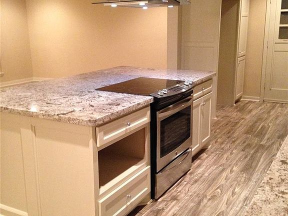 5th image of 970 Larkspur Ln