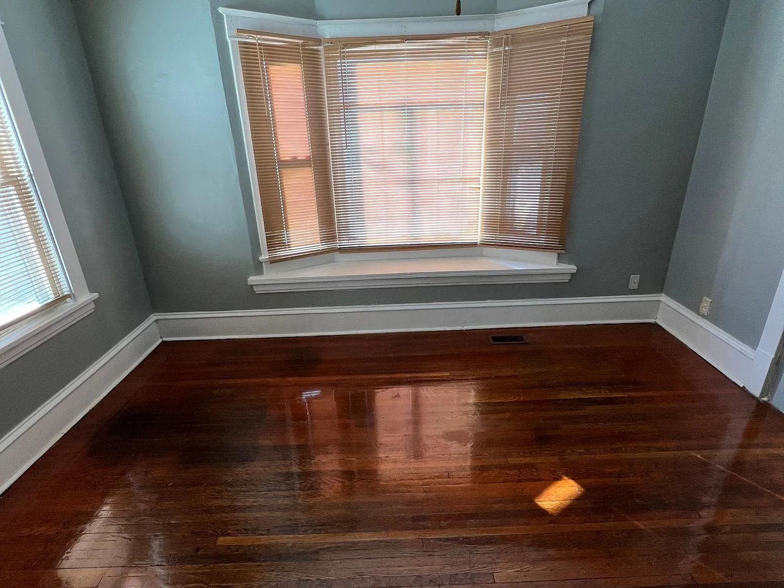 888 Aurora Ave — Photo 4