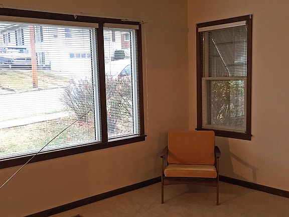 Living room/front window