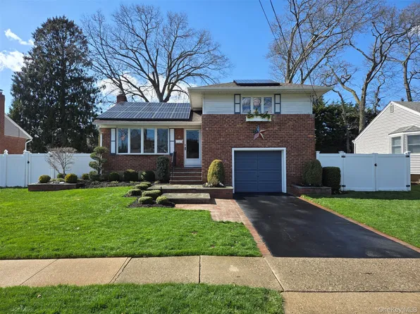 21 Nevin Terrace, Massapequa Park, NY 11762
