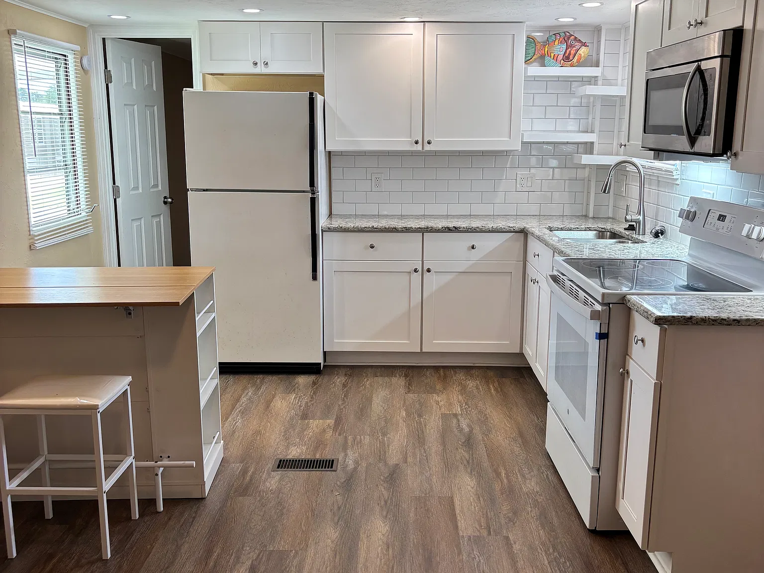 3 bed, 1100 sqft, $2,000 — Photo 2