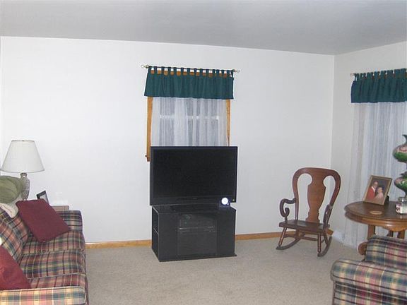 3rd image of 112 West Pl