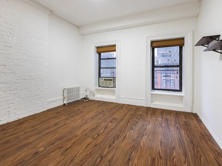 979 2nd Ave #3 — Photo 2
