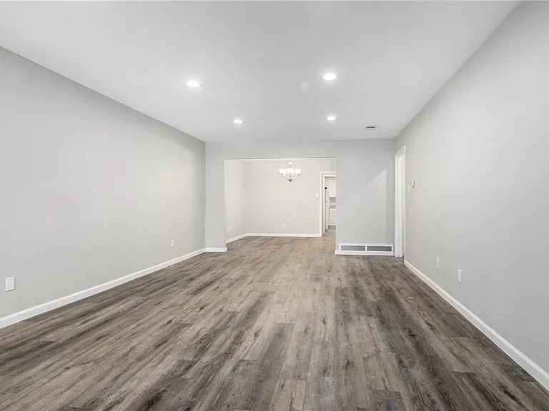 2808 Golfing Green Dr — Photo 2