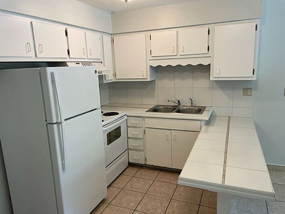 4th image of 1031 Columbia Ave