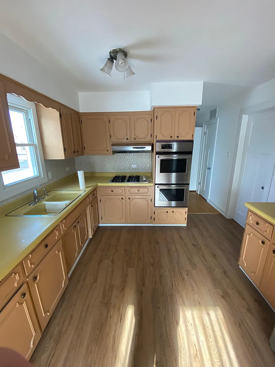 Building Photo - 5859 W 79th St #2