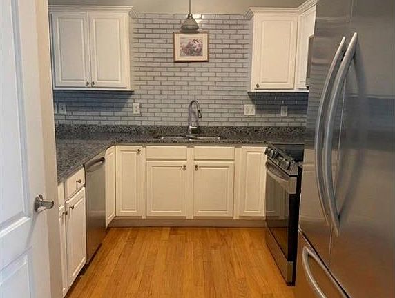 2nd image of 806 Village Green Cir