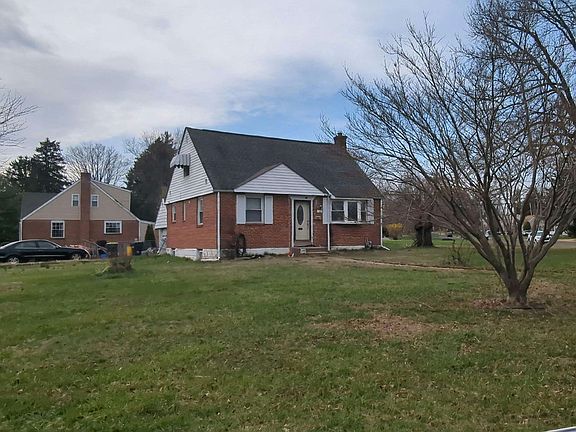 3rd image of 101 Newington Dr