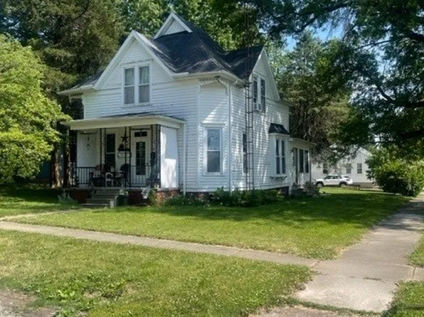 120 W White St, Clinton, IL 61727