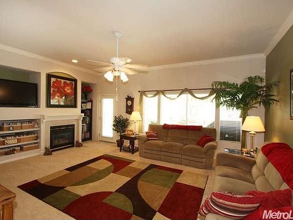 2nd image of 28 Camelot Ct