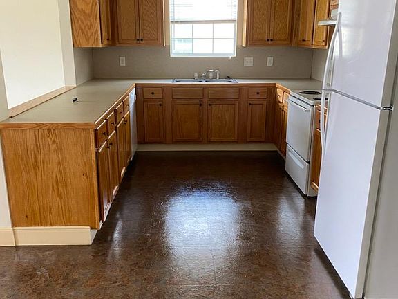 4th image of 806 Derry Dr