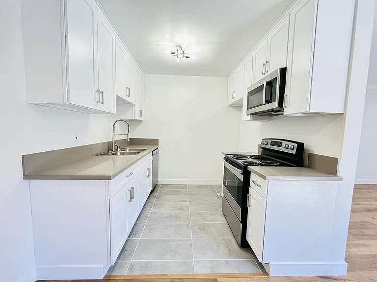 761 Rose Ave #4 — Photo 6