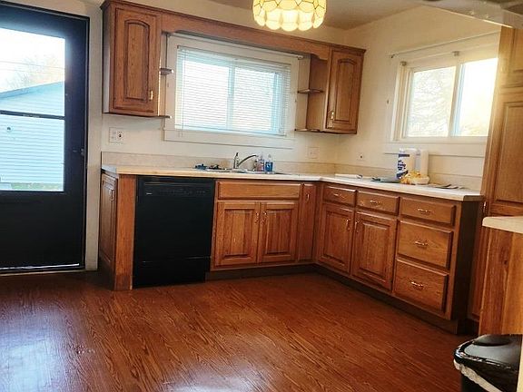 4th image of 320 E Gertrude St