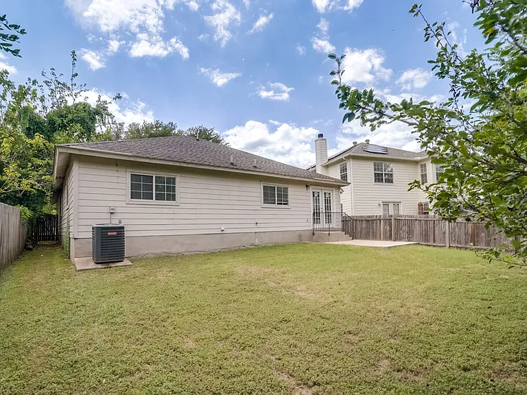 2101 Deer Creek Trl — Photo 20