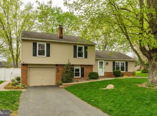 468 Longmeadow Rd, Lancaster, PA 17601