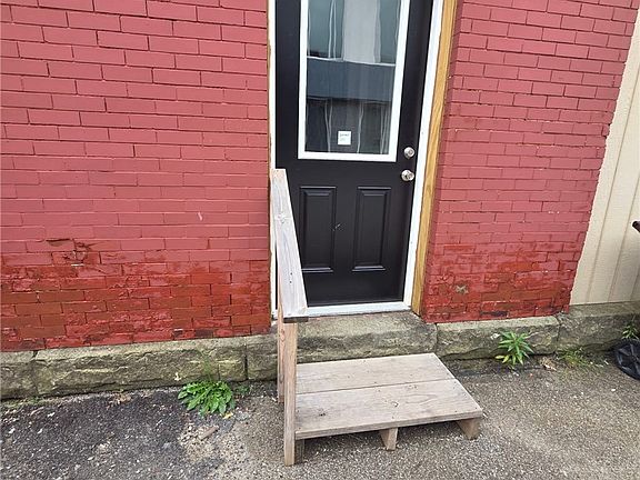 4th image of 3275 S Main St