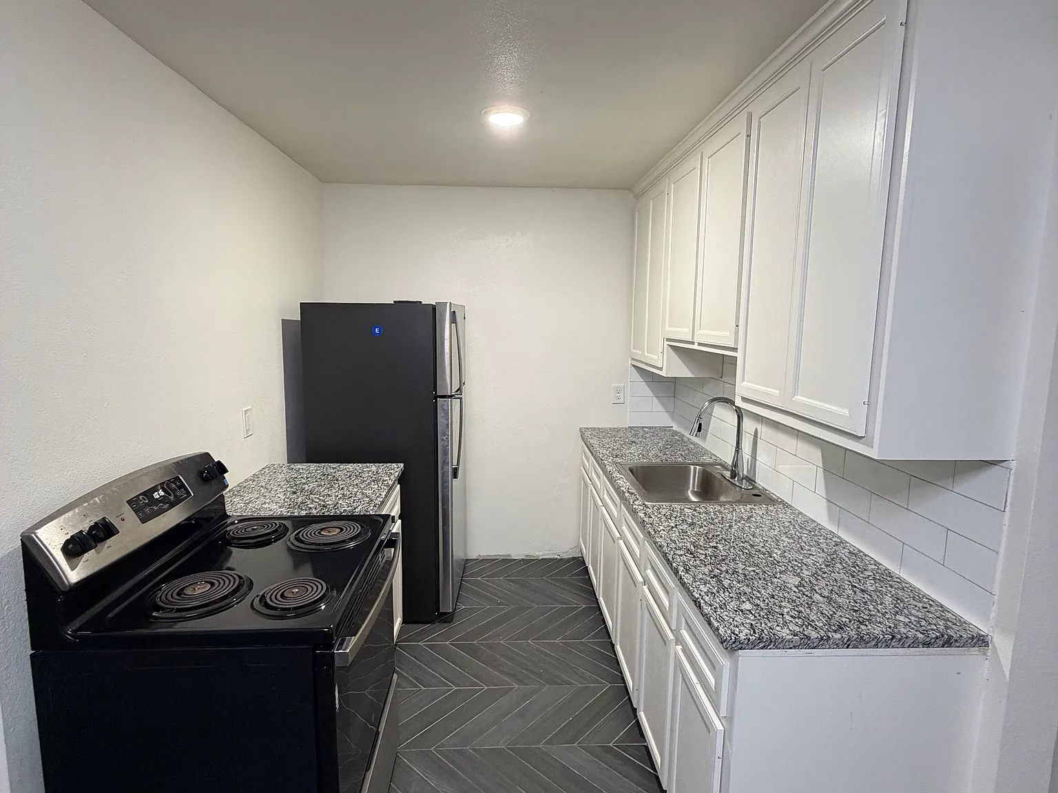 3 bed, 1000 sqft, $1,850 — Photo 1