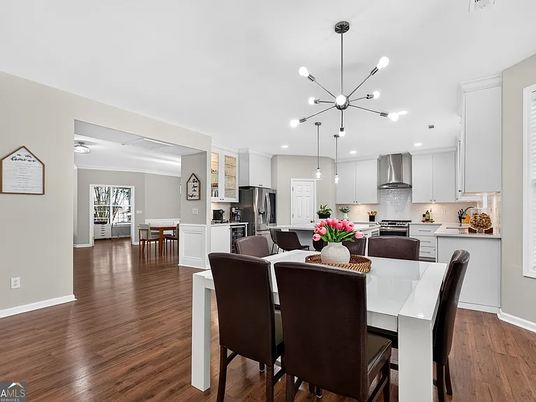 323 Revolution Dr — Photo 16