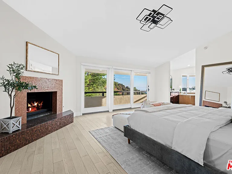 1121 Roberto Ln — Photo 12