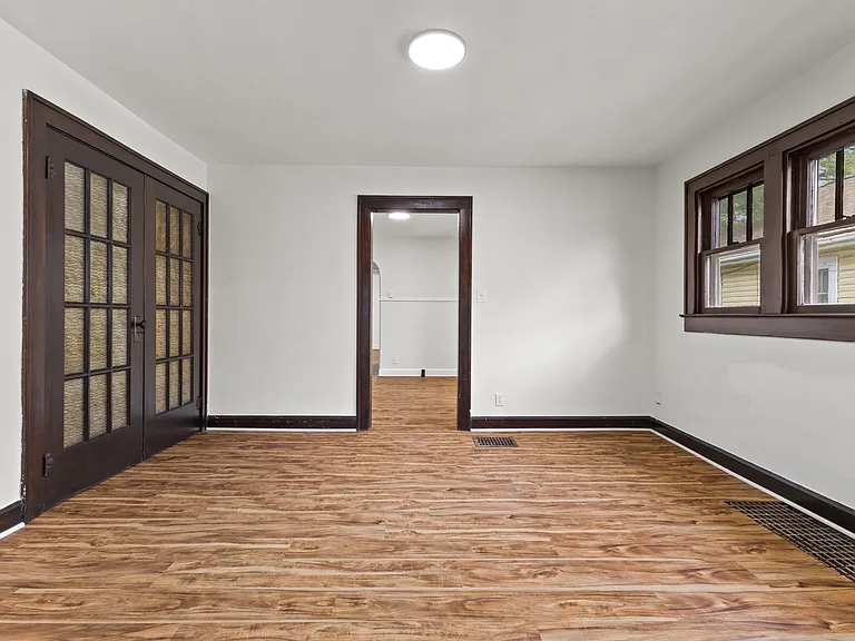 950 N Chester Ave — Photo 19