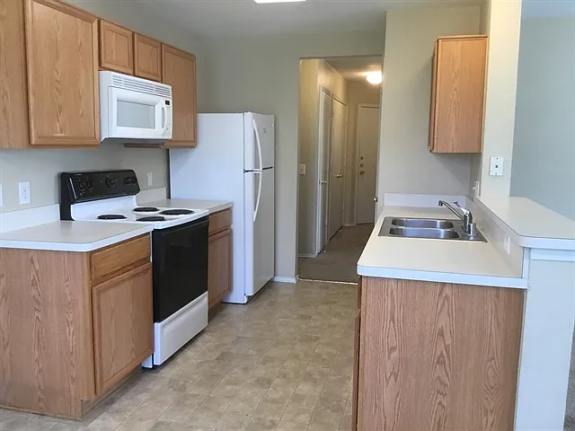 3 bed, 2.0 bath, 1378 sqft, $2,095 — Photo 3