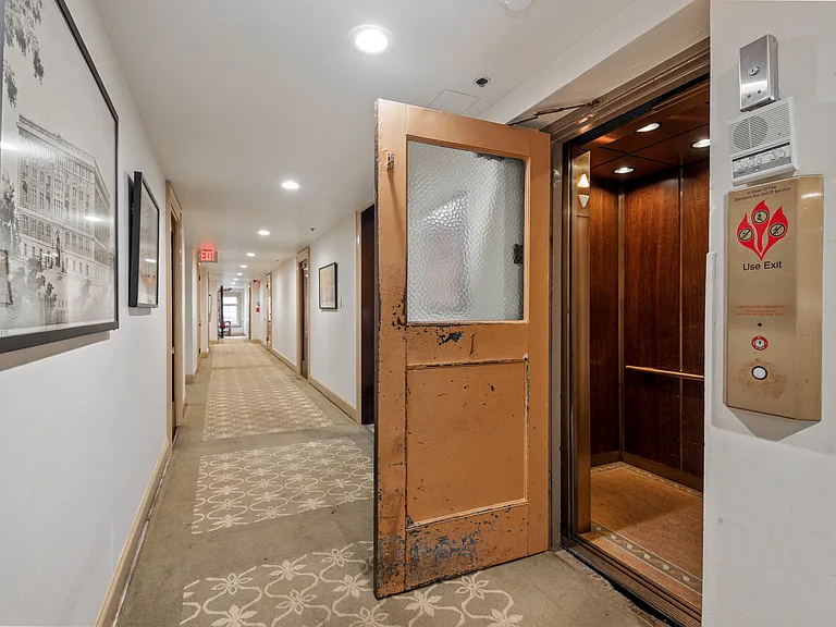 2015 NW Flanders St #408 — Photo 33