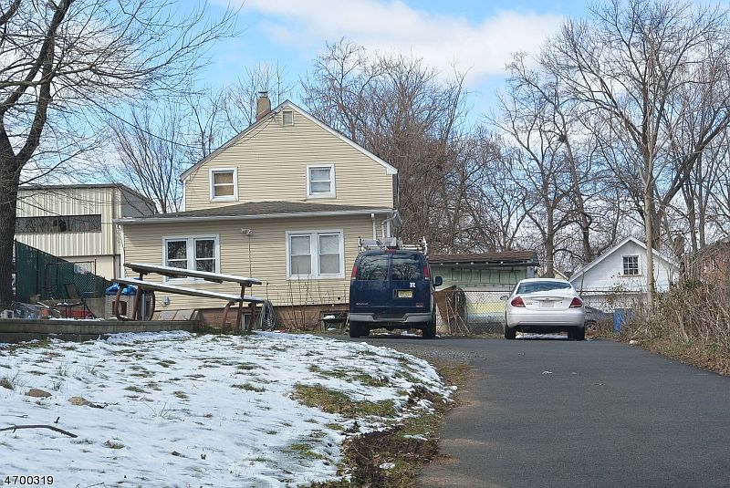 2nd image of 119 Livingston St