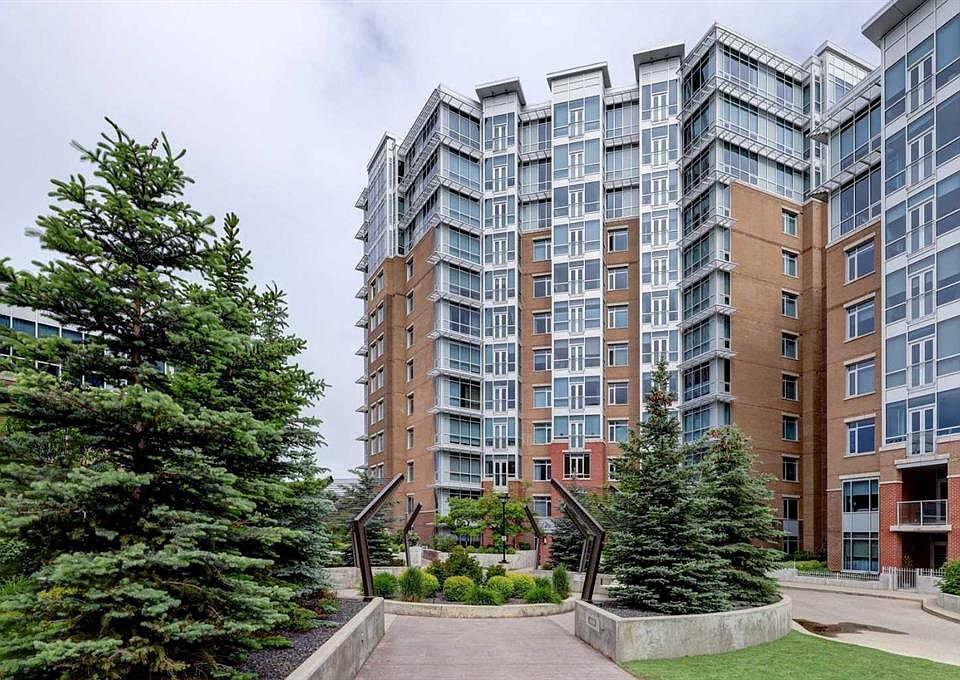 1st image of 16 SE Varsity Estates Cir NW #206