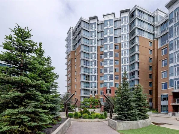 16 SE Varsity Estates Cir NW #206, Calgary, AB T3A 2C5