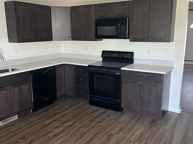 111 Genoa Dr — Photo 3