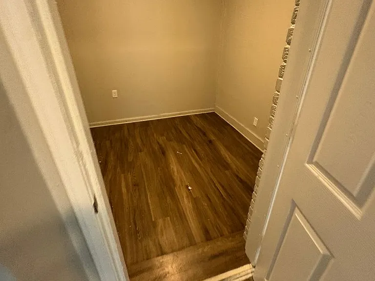 993 Gordon St — Photo 5