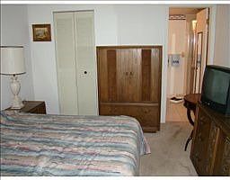 5th image of 7720 Hillside Ct APT 104