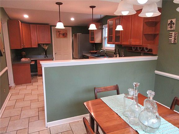 5th image of 1053 Cambridge Cres