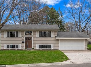 3756 Hillsboro Ave N, New Hope, MN 55427