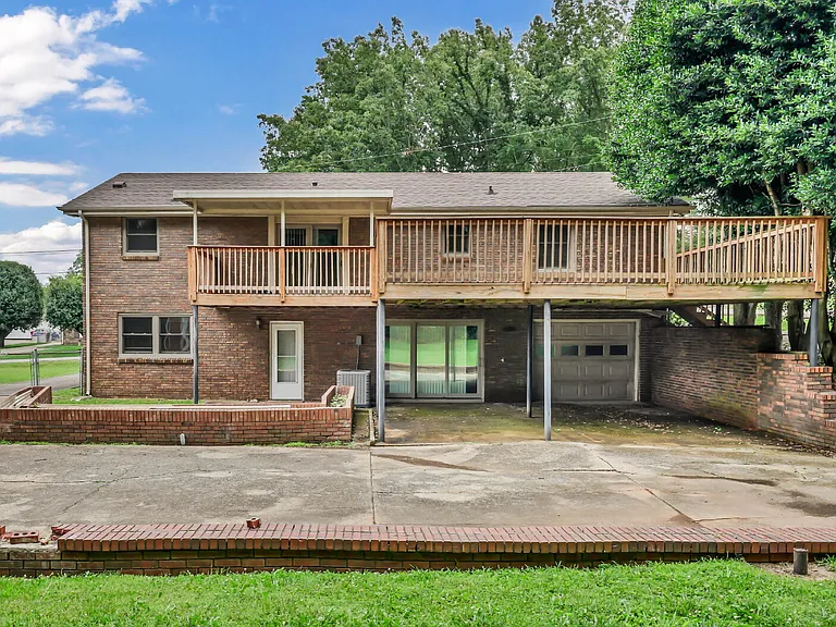 409 Christopher Dr — Photo 30