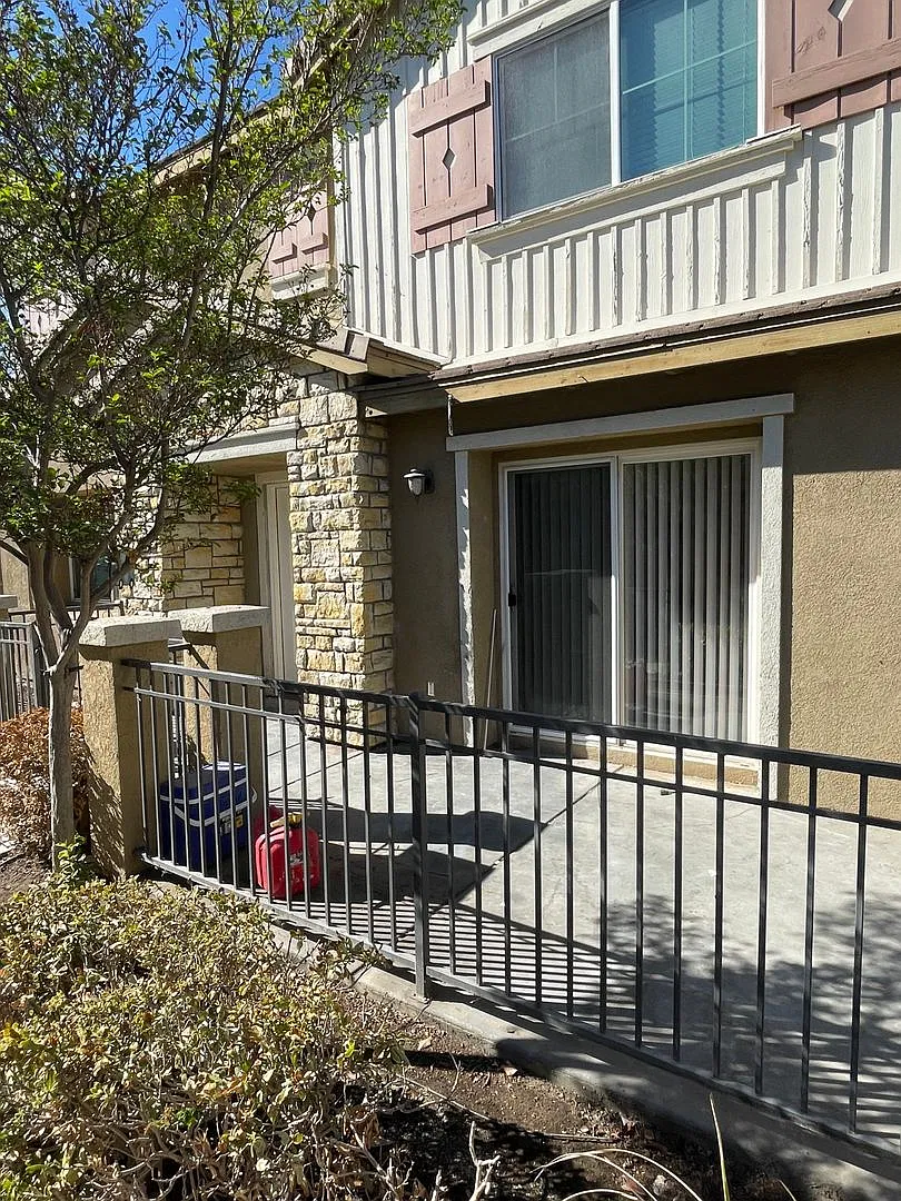 Move-In Ready 2-Bedroom Townhome with Attached Garage in Gated Palacio De Oro — Photo 3