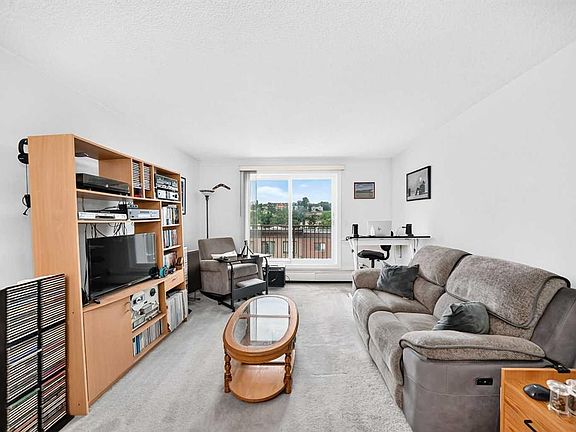 5th image of 647 N 1st Ave NE #403