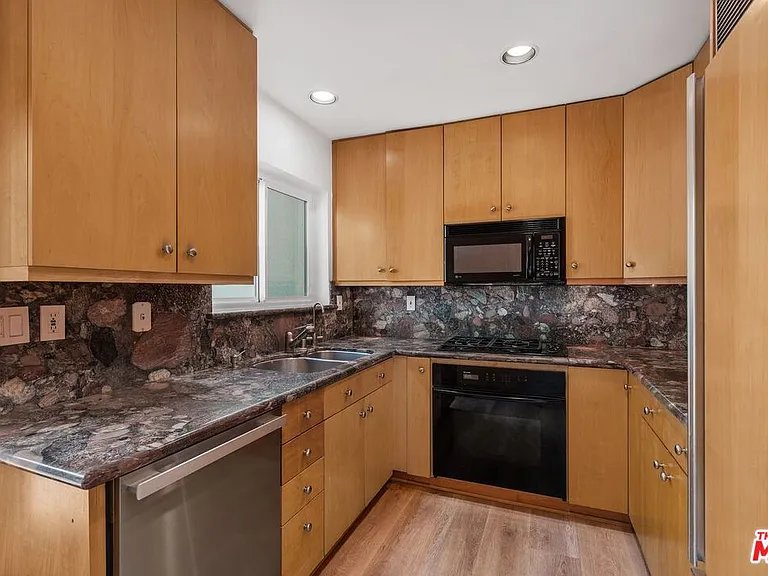 3023 Berkeley Ave #8 — Photo 16