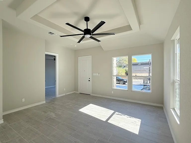 411 Moselle Ave — Photo 6