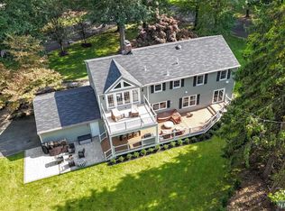 1 Willowbank Ct, Mahwah, NJ 07430
