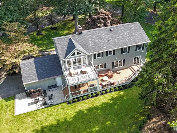 1 Willowbank Ct, Mahwah, NJ 07430