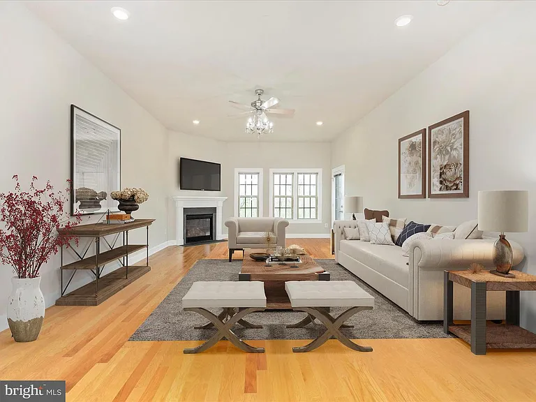 3838 Fulham Rd — Photo 12