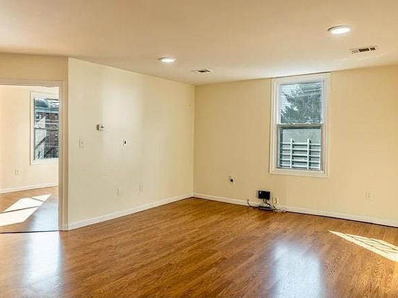 3rd image of 559 Newark Ave #3